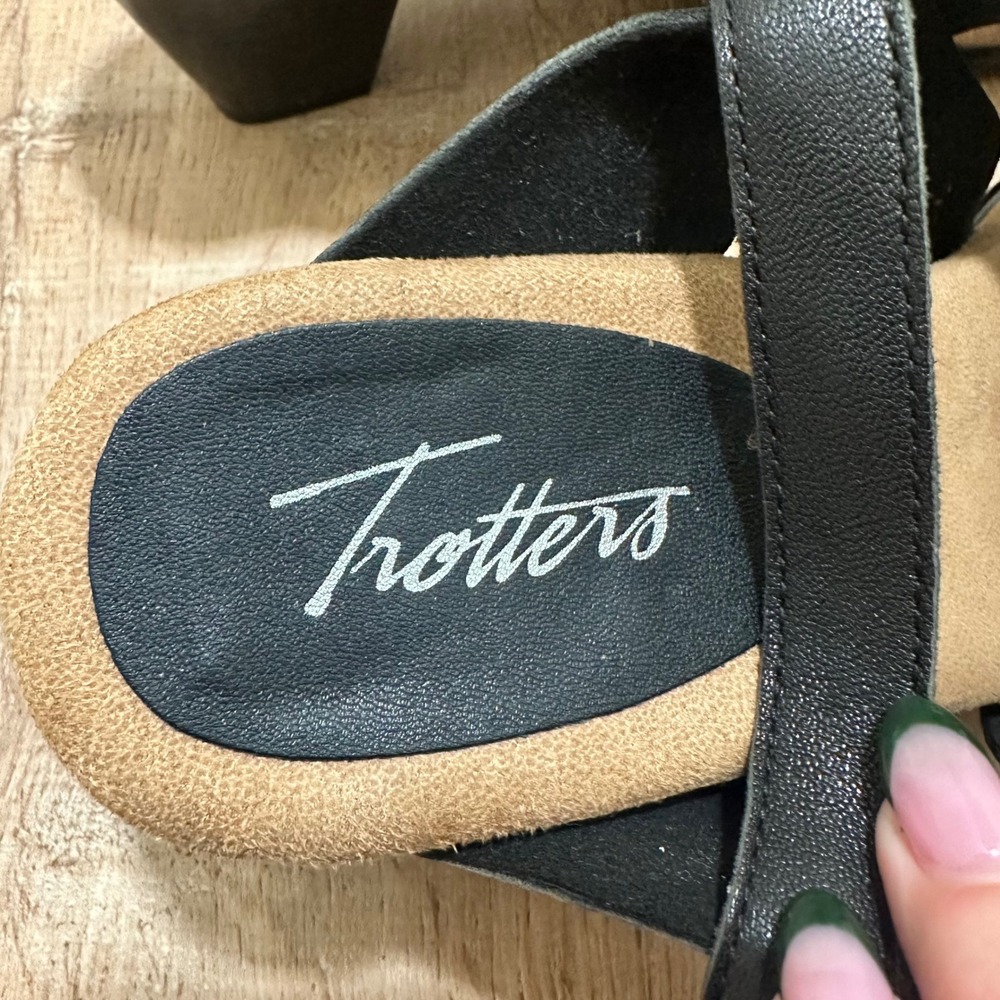 Trotters | Women's Black Leather Criss Cross Block Heel Sandals, Size 9.5M - Picture 4 of 8
